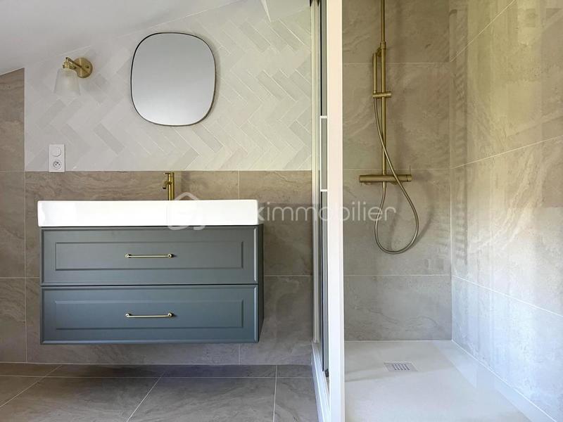 Maison - 215 m² - 6 pièces