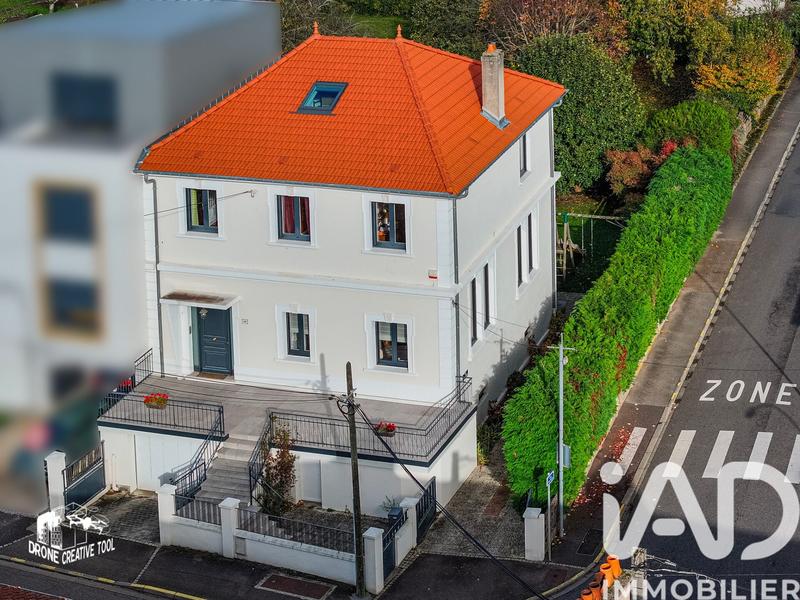 Maison - 212 m² - 10 pièces