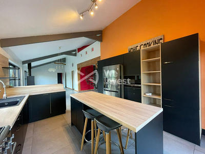 Maison - 208 m² - 5 pièces