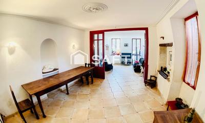 Maison - 305 m² - 12 pièces