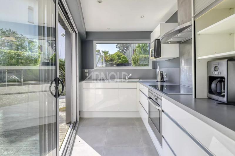 Maison - 200 m² - 8 pièces