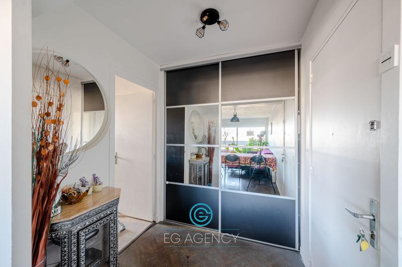 Appartement - 82 m² - 4 pièces