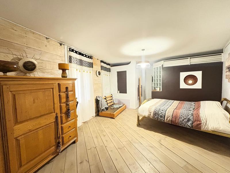 Demeure - 221 m² - 7 pièces