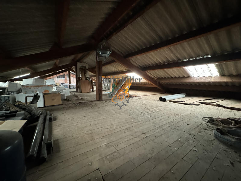 Maison - 215 m² - 3 pièces