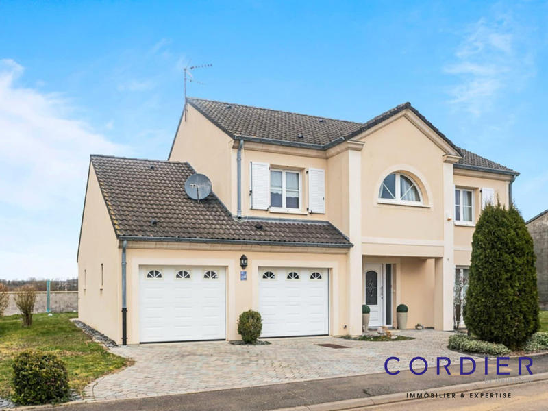 Maison - 181 m² - 8 pièces