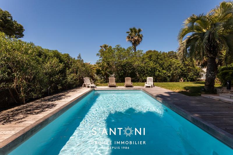 Maison - 202 m² - 8 pièces