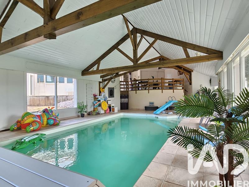 Maison - 312 m² - 9 pièces