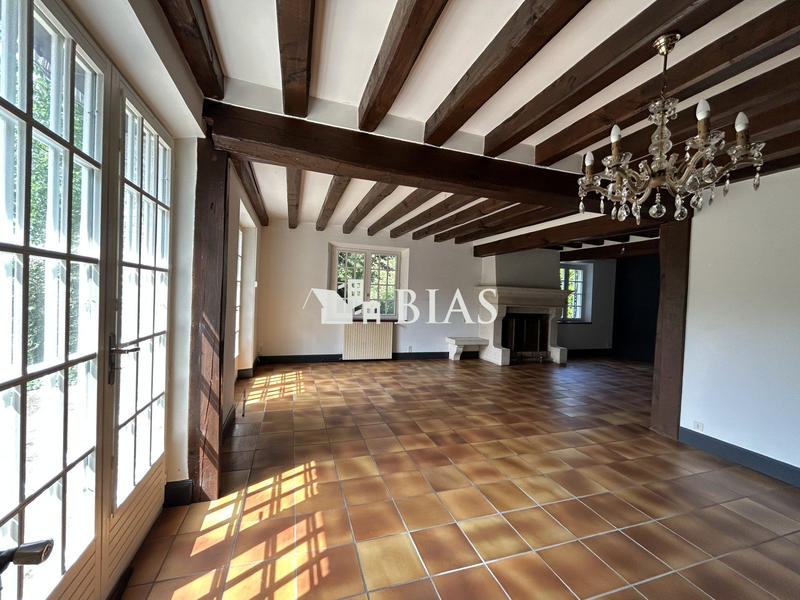 Maison traditionnelle - 194 m² - 7 pièces