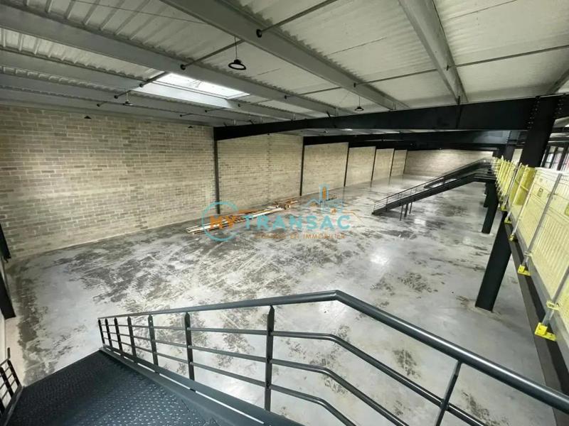 Local d'activité / Entrepôt - 378 m²