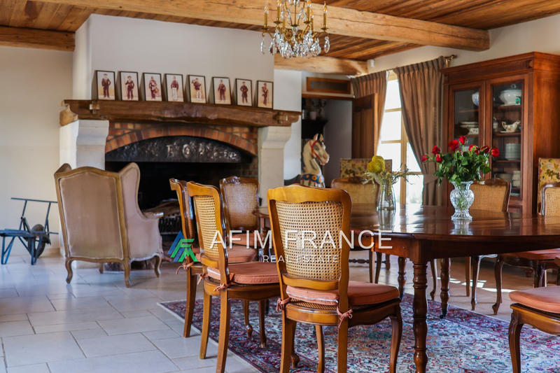 Demeure - 800 m² - 17 pièces