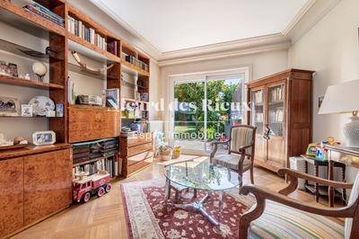 Maison - 210 m² - 8 pièces