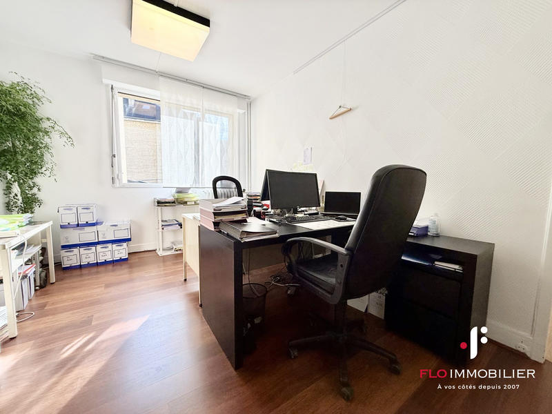 Bureau - 90 m² - 6 pièces