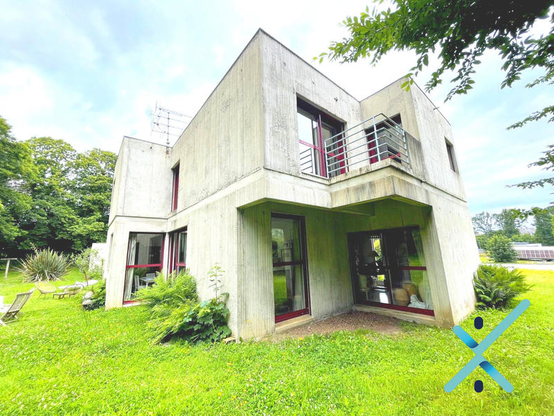 Maison contemporaine - 252 m² - 11 pièces