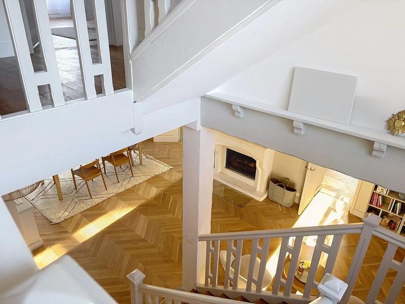 Maison bourgeoise - 300 m² - 9 pièces