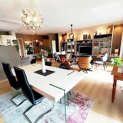 Appartement - 97 m² - 5 pièces