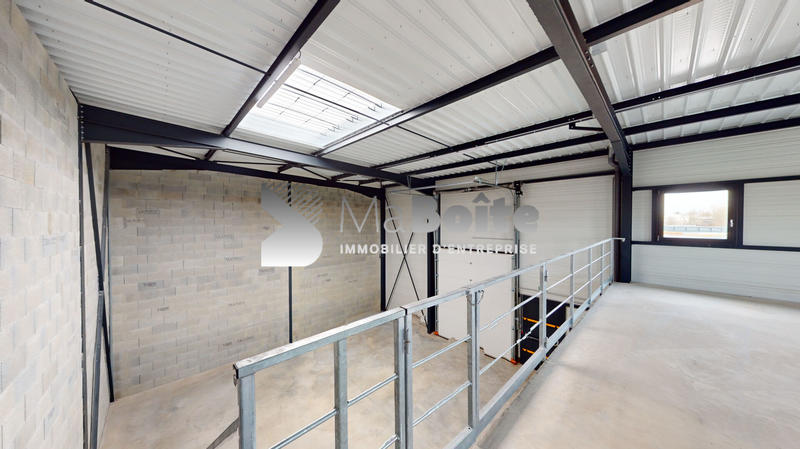 Local d'activité / Entrepôt - 197 m² - 2 pièces