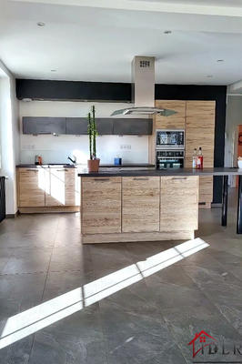 Maison - 235 m² - 8 pièces