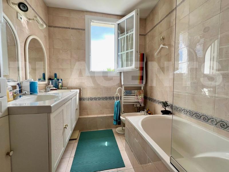 Pavillon - 150 m² - 7 pièces