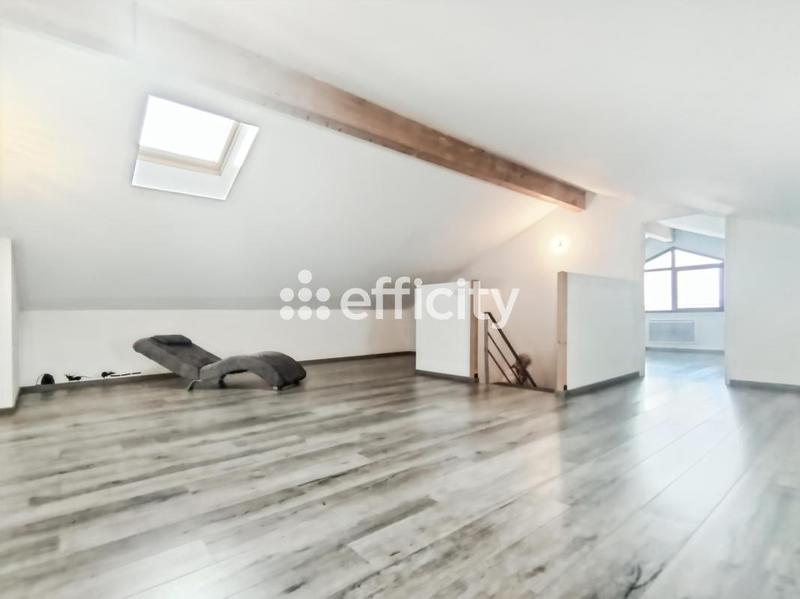 Appartement - 214 m² - 6 pièces