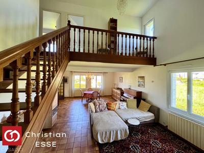 Maison traditionnelle - 149 m² - 6 pièces