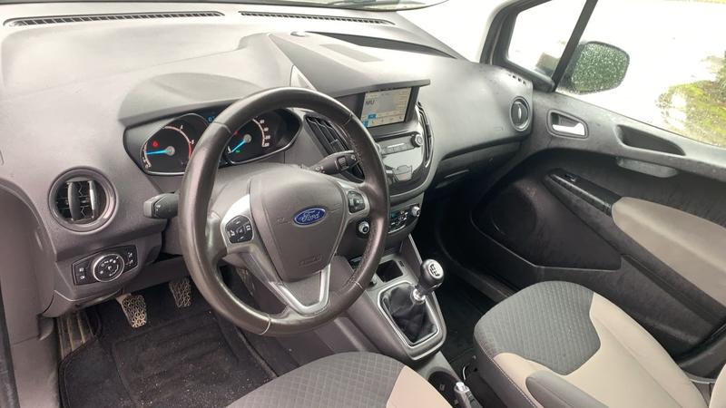 Ford Tourneo Courier 1.5 TDCi 100 Titanium