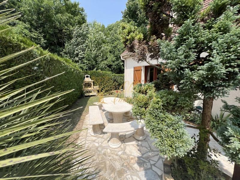 Pavillon - 130 m² - 6 pièces