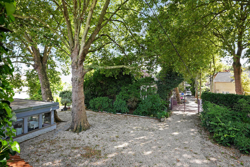 Propriété - 436 m² - 17 pièces