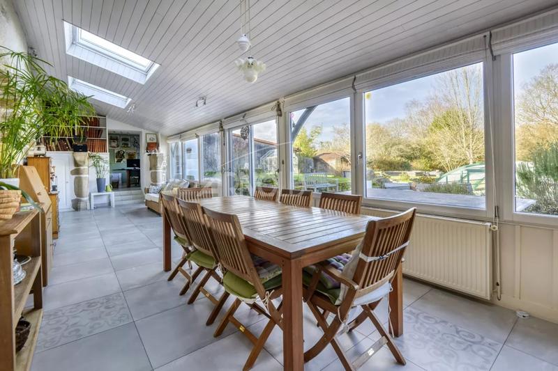 Maison - 238 m² - 10 pièces