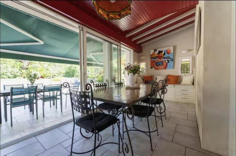 Maison - 240 m² - 7 pièces