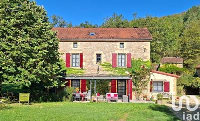 Maison - 250 m² - 8 pièces