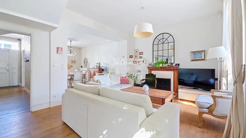 Maison de ville - 235 m² - 10 pièces