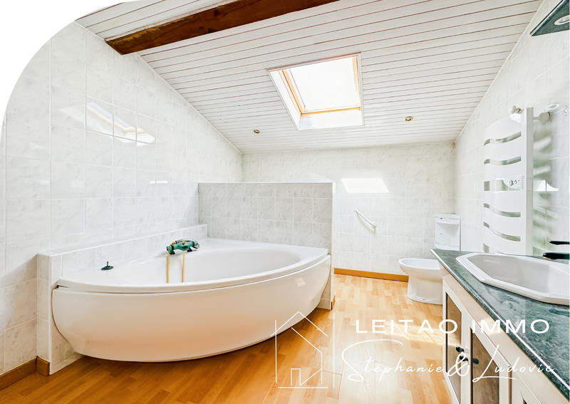 Maison - 252 m² - 6 pièces