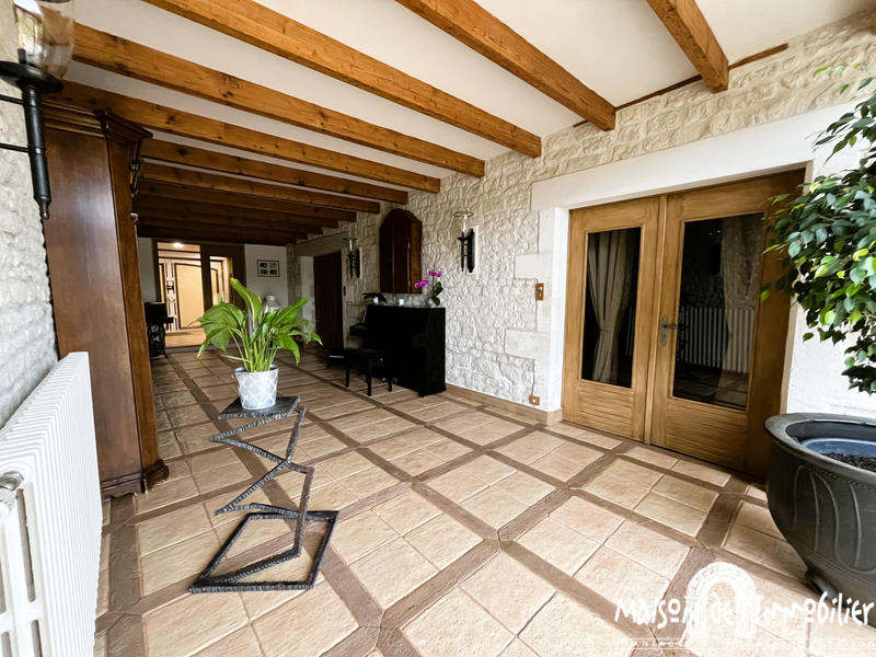 Maison - 380 m² - 9 pièces