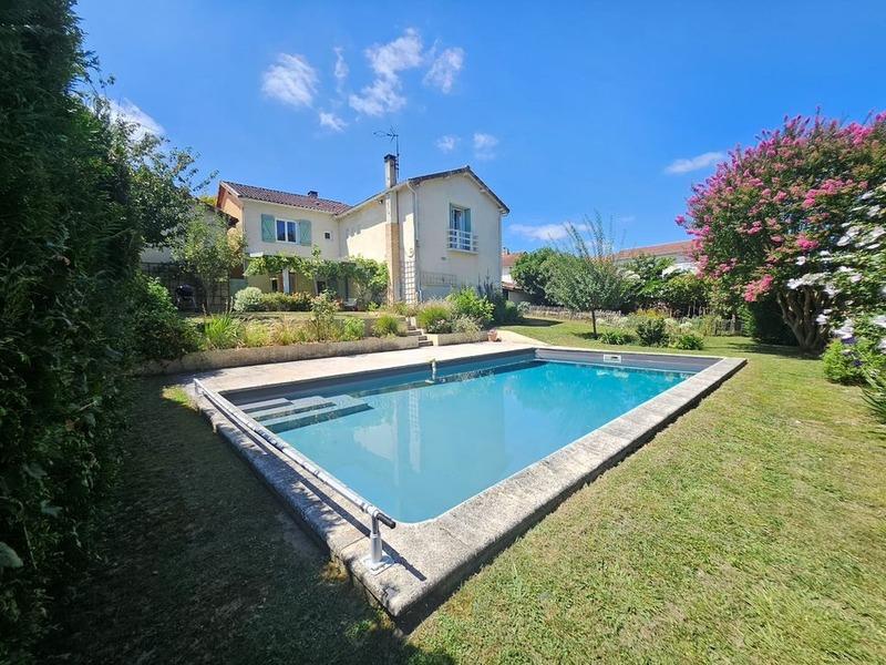 Maison - 210 m² - 5 pièces