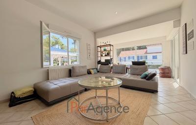 Maison - 220 m² - 8 pièces