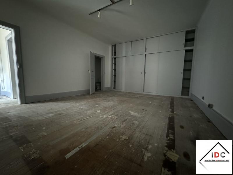 Local d'activités - 159 m² - 7 pièces