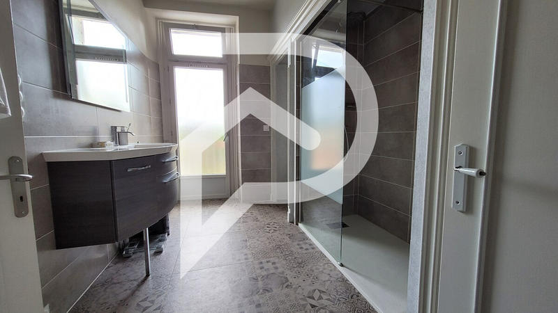 Maison - 283 m² - 11 pièces