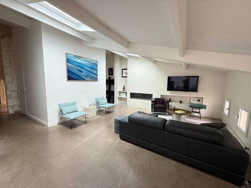 Appartement - 225 m² - 7 pièces