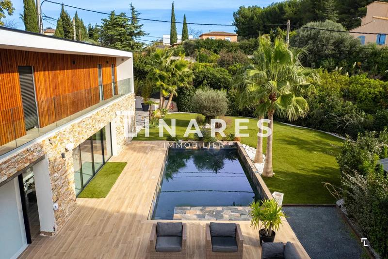 Villa - 242 m² - 5 pièces