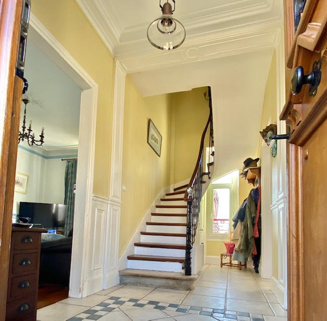 Maison - 216 m² - 7 pièces