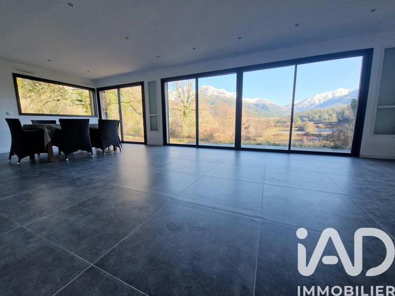 Maison - 310 m² - 8 pièces