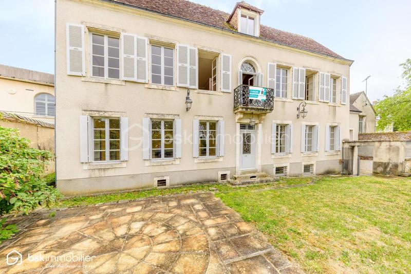 Demeure - 326 m² - 9 pièces