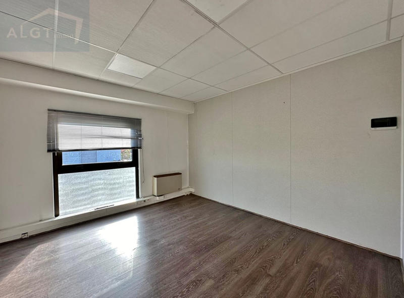 Local d'activités - 672 m²