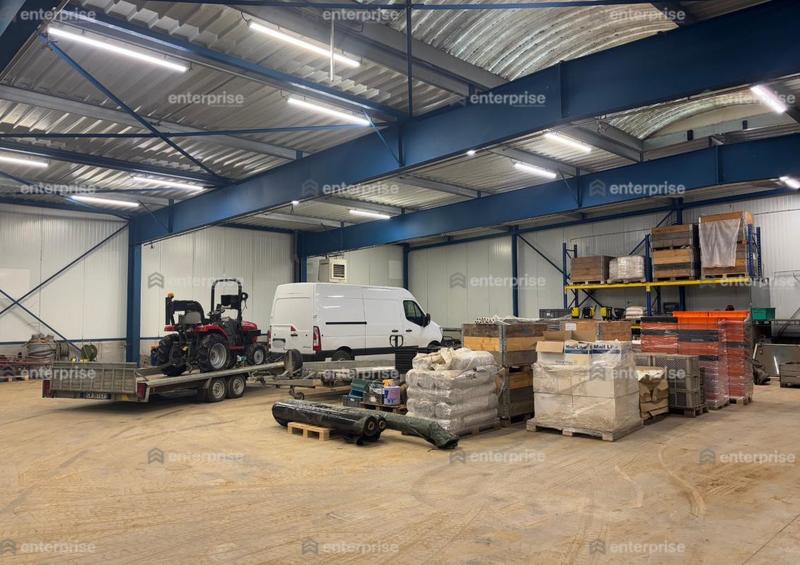 Local d'activité / Entrepôt - 1 700 m²