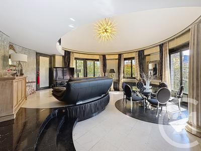 Maison - 237 m² - 7 pièces