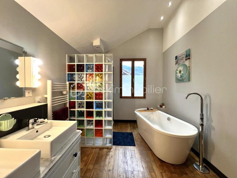 Maison - 196 m² - 6 pièces