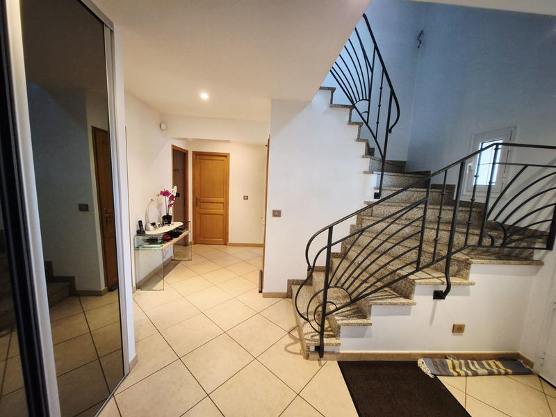 Maison - 198 m² - 6 pièces