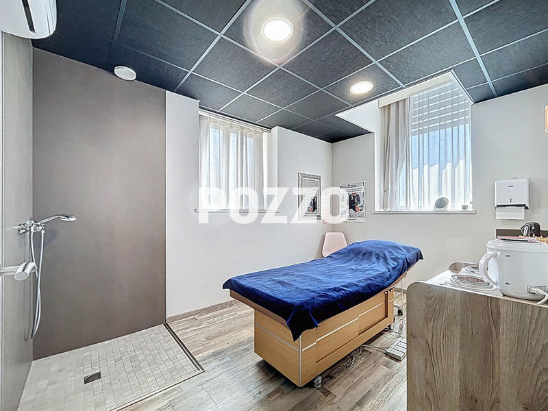 Local commercial - 255 m² - 5 pièces