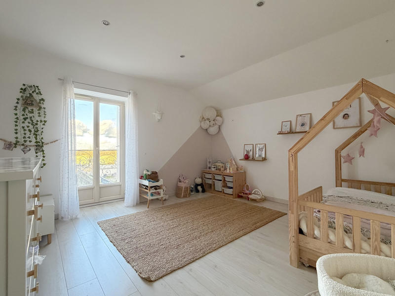 Maison - 255 m² - 7 pièces