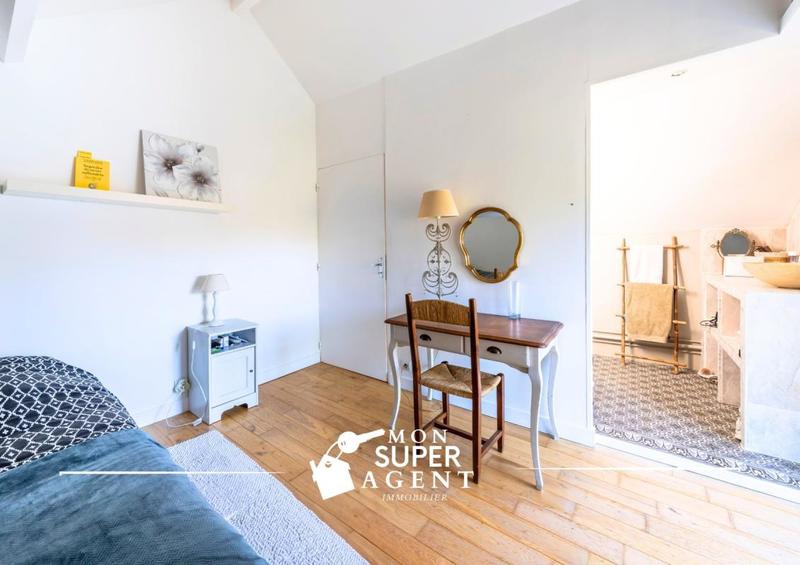 Maison - 202 m² - 7 pièces